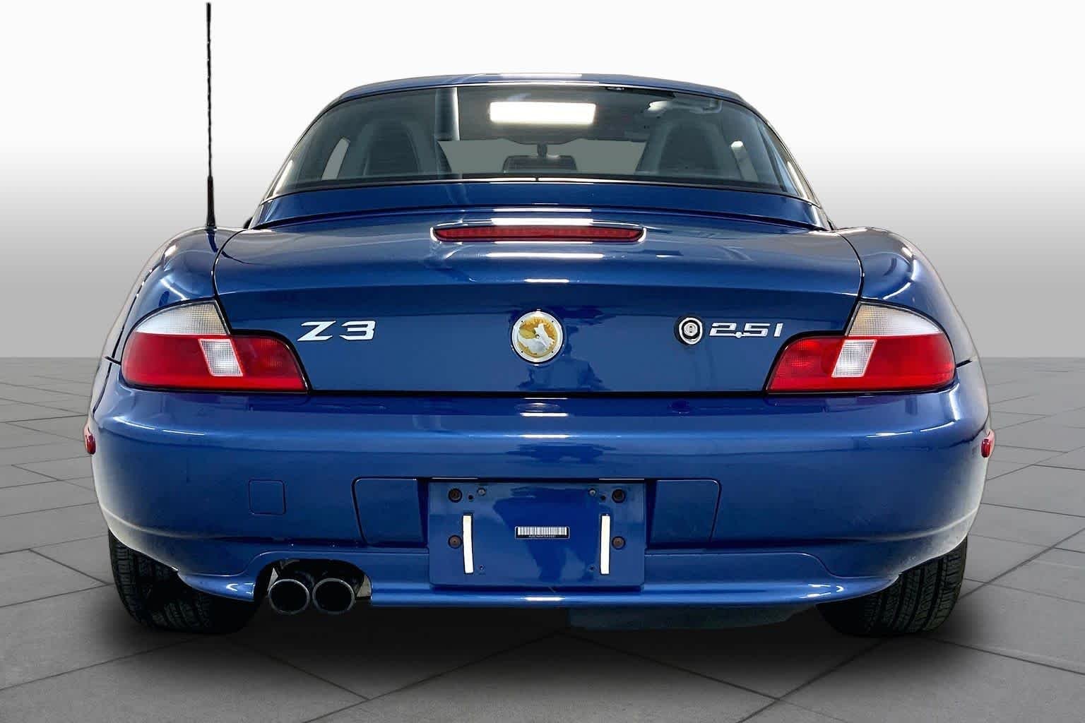 Used 2002 Topaz Blue Metallic BMW 2.5i image 4