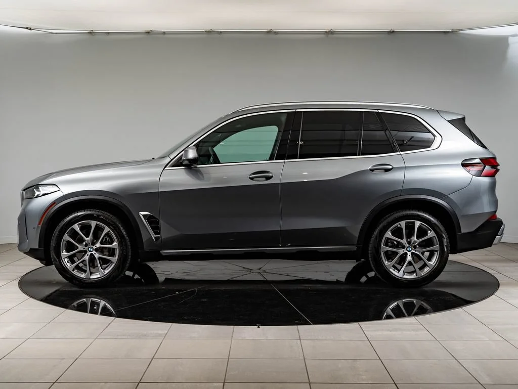 Used 2024 Skyscraper Grey Metallic BMW xDrive40i image 5