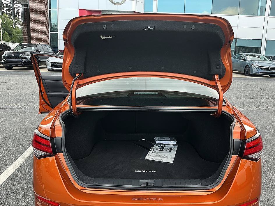 Used 2025 Monarch Orange Metallic/Super Black Nissan SR image 25