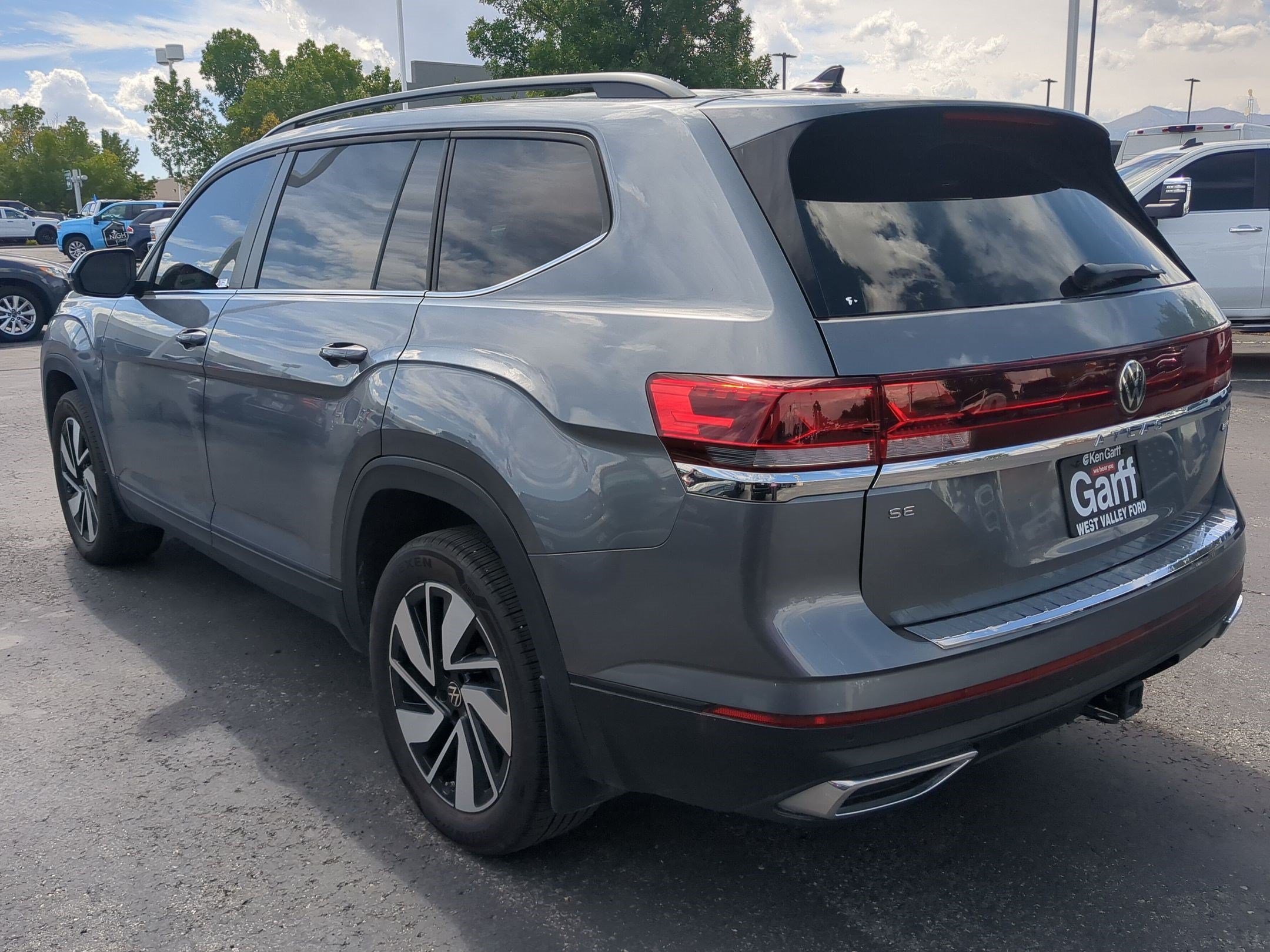 Used 2025 Platinum Gray Metallic Volkswagen 2.0T SE w/Technology image 5
