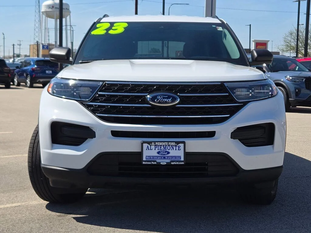 Certified Used 2023 Oxford White Ford XLT image 4