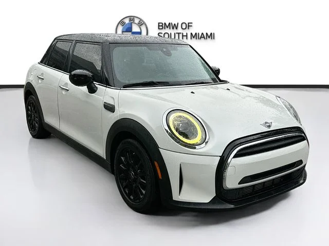 2023 MINI Hardtop Cooper's photo