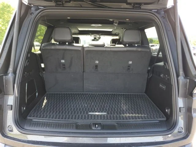 New 2026 Baltic-Gray Metallic Clear-Coat Exterior Paint Jeep Upland image 10