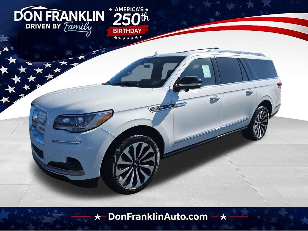 Used 2024 White Lincoln Reserve image 1