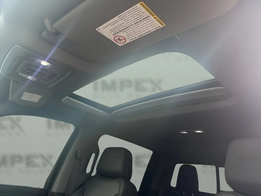 Used 2021 WHITE FROST TRICOAT GMC Denali image 13