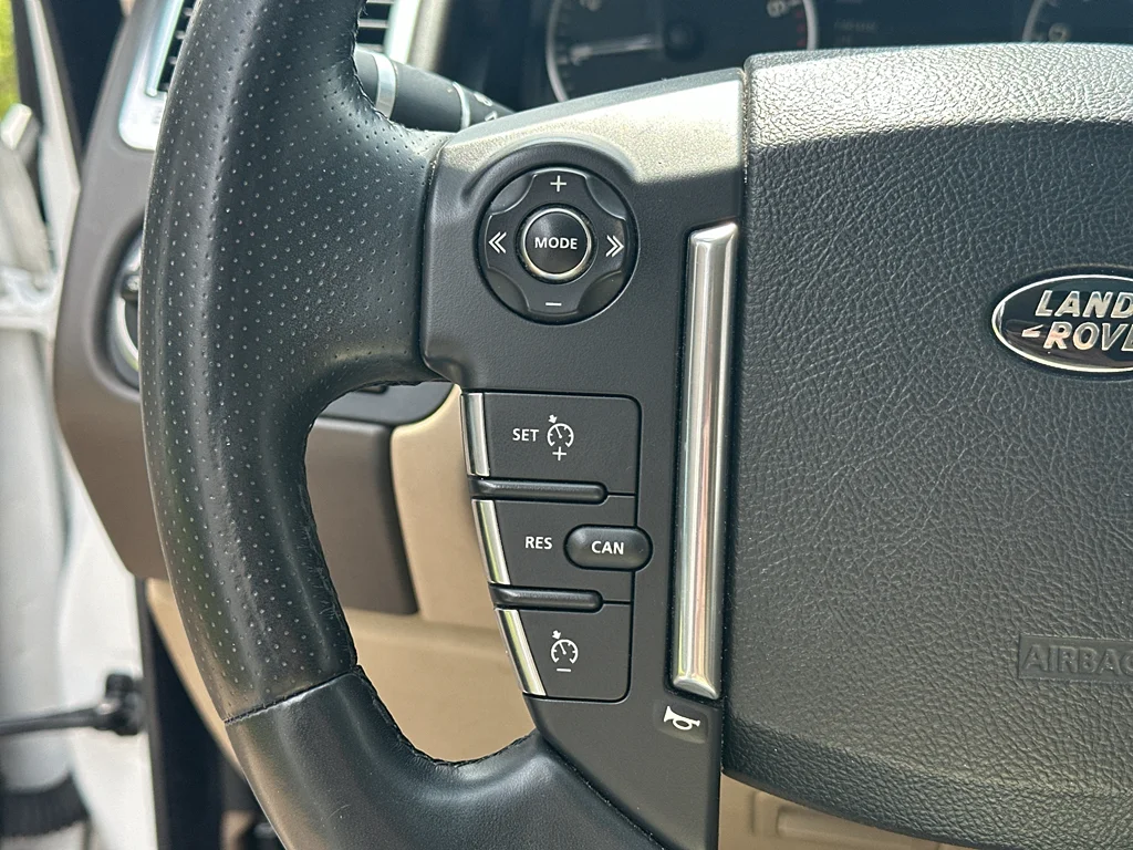 Used 2013 Fuji White Land Rover HSE LUX image 17