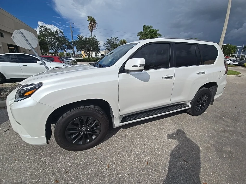 Certified Used 2023 White Lexus 460 image 9