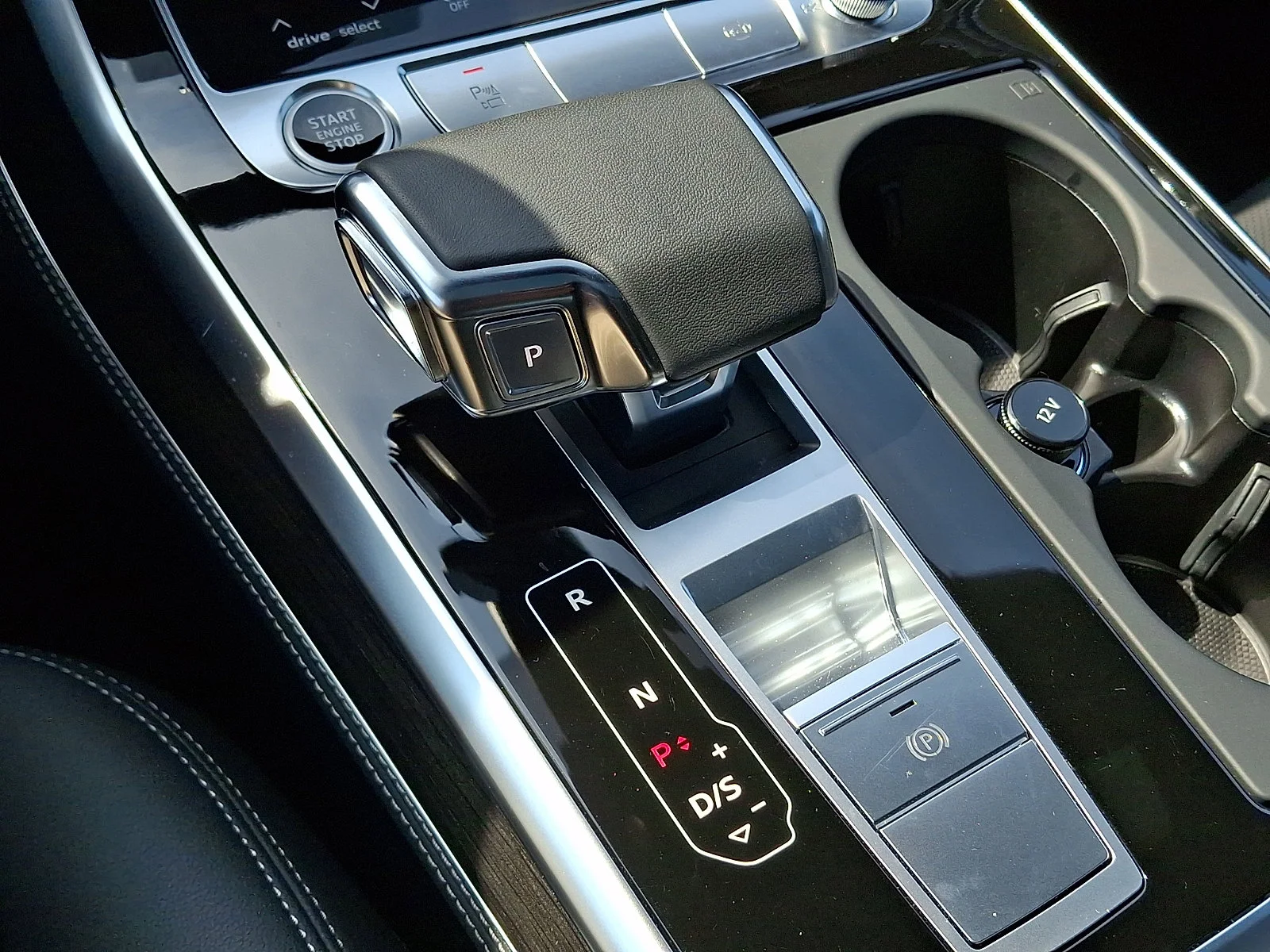 Used 2025 Mythos Black Metallic   0E0e Audi Premium Plus image 16
