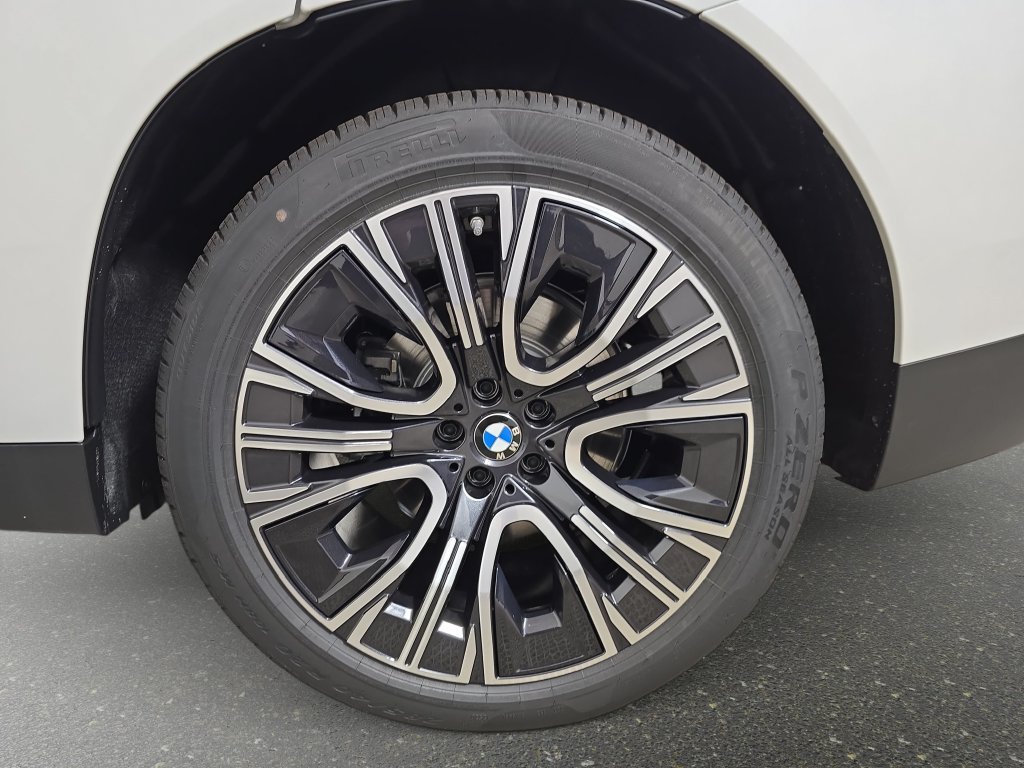 New 2026 Mineral White Metallic BMW 30 xDrive image 34