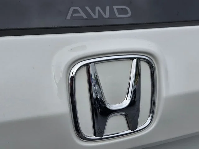 Used 2023 White Honda EX-L image 19