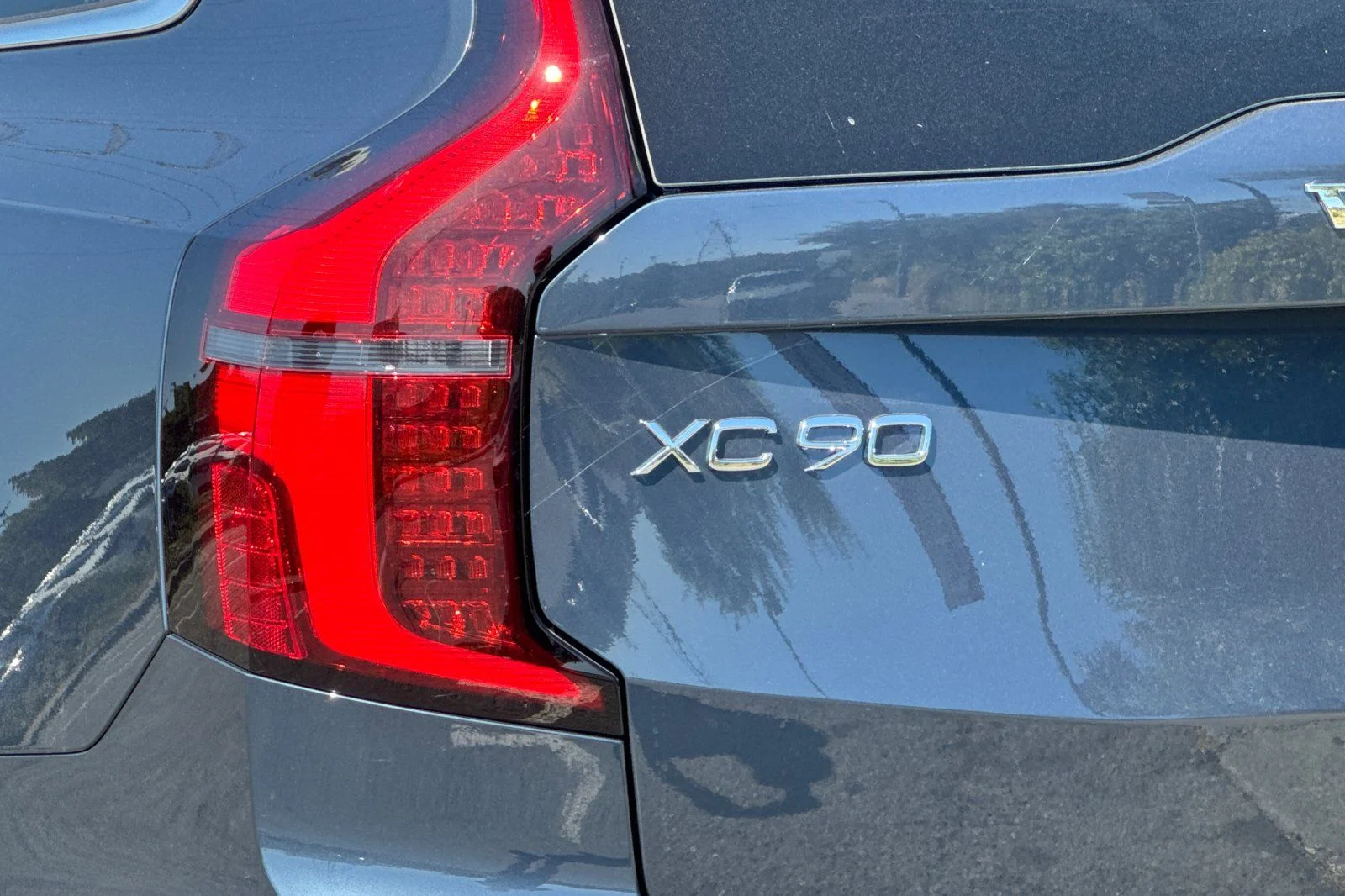 New 2026 Denim Blue Volvo T8 Plus 7-Seater image 12