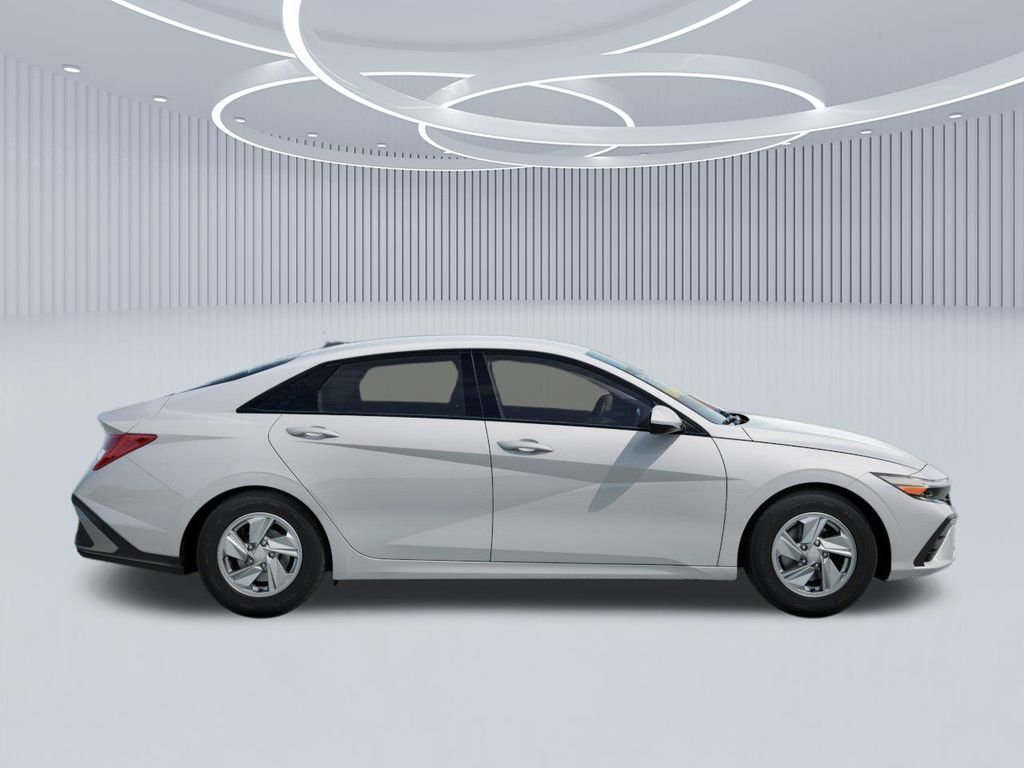 New 2026 White Hyundai SE image 7