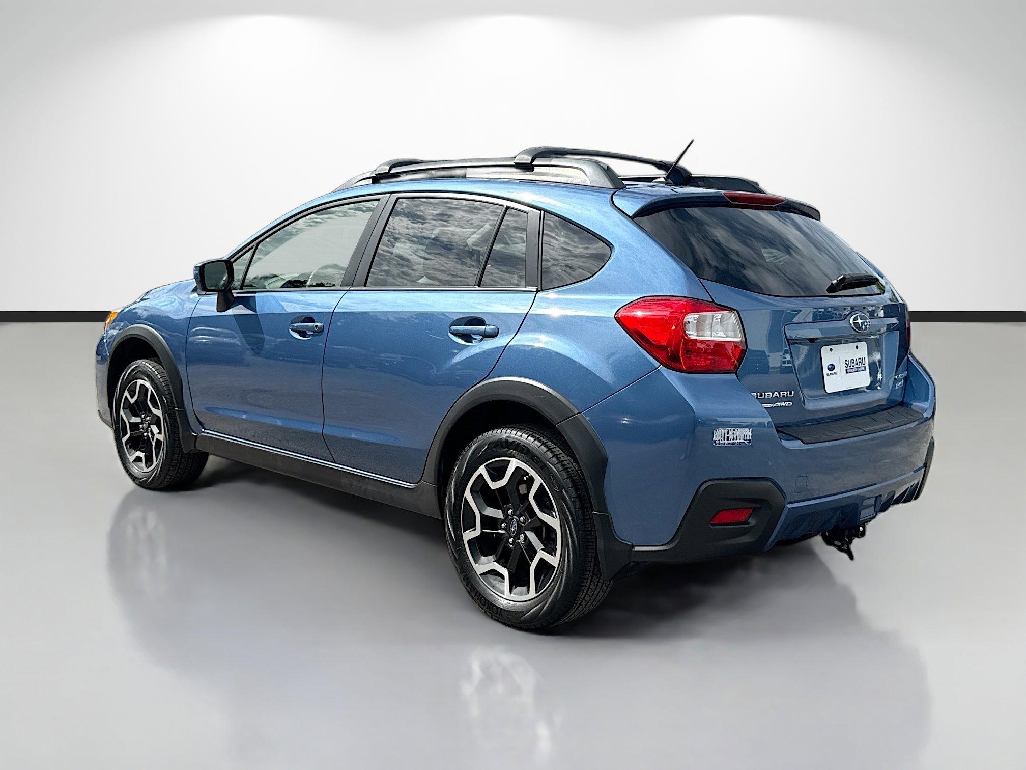 Used 2016 Quartz Blue Pearl Subaru Premium image 5