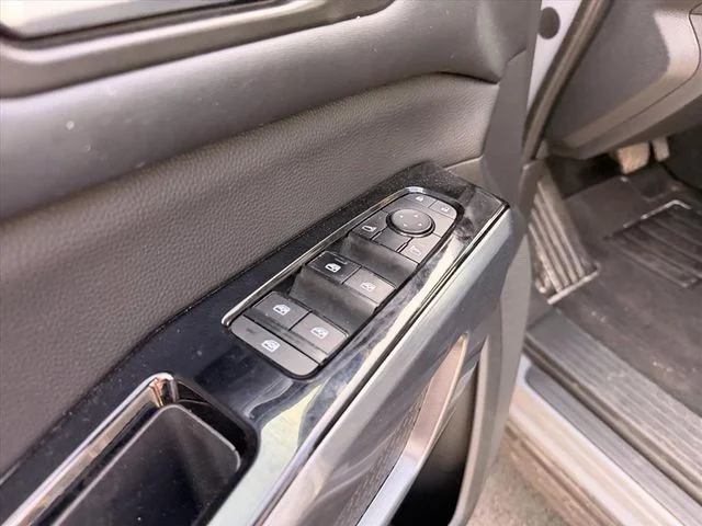 Used 2022 Gray Nissan SL image 16