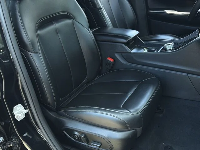 Used 2025 Black Jeep Limited image 25