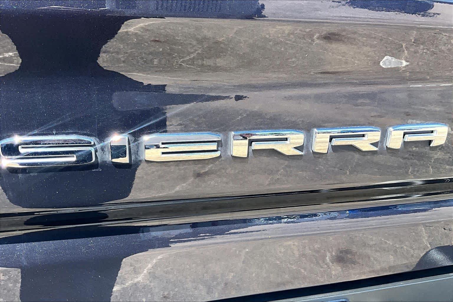 Used 2024 Titanium Rush Metallic GMC AT4 image 31
