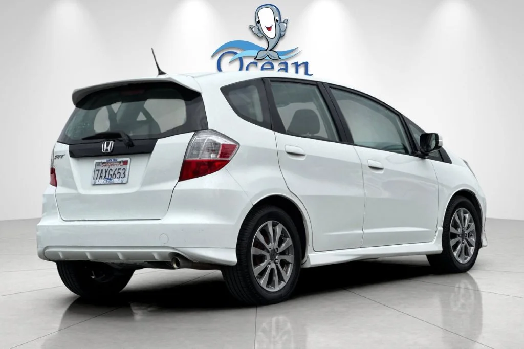 Used 2013 Taffeta White Honda Sport image 4