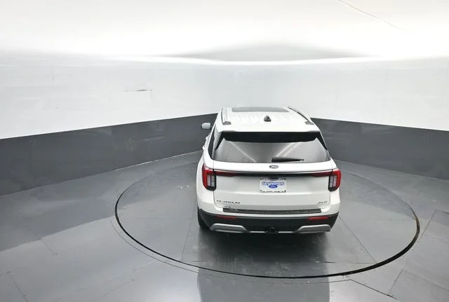 New 2026 Star White Metallic Tri-Coat Ford Platinum™ image 25