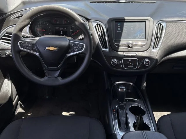 Used 2018 White Chevrolet LT image 9