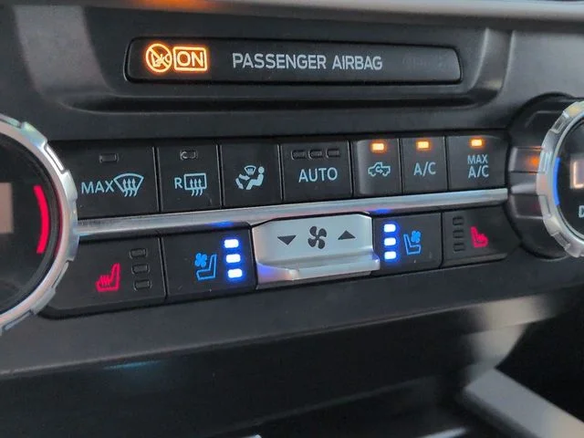 Used 2022 Oxford White Ford Lariat image 23