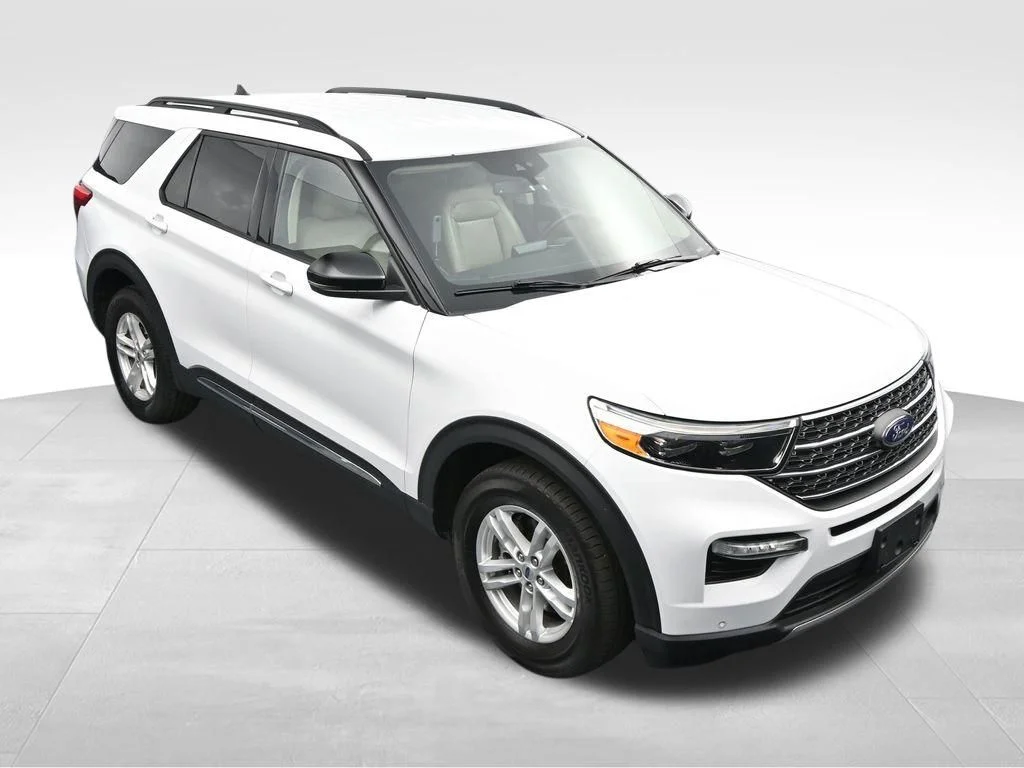 Used 2023 Oxford White Ford XLT image 24