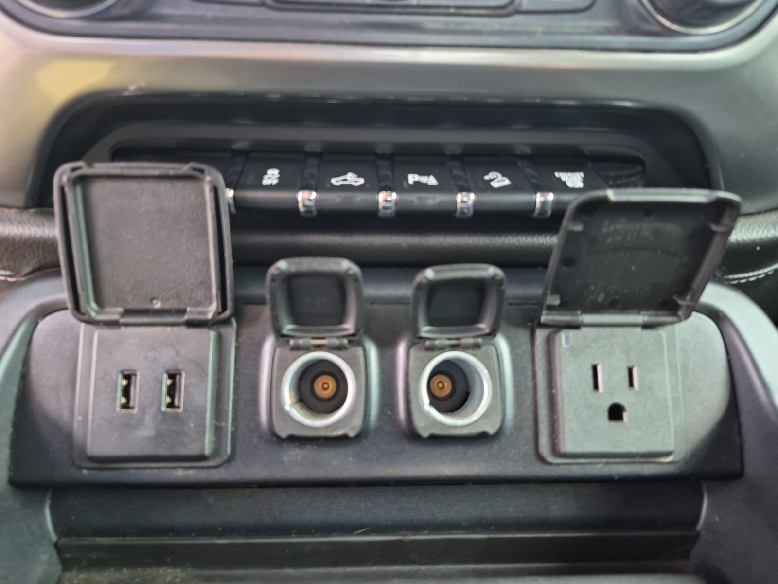 Used 2019 BLACK Chevrolet LTZ image 20