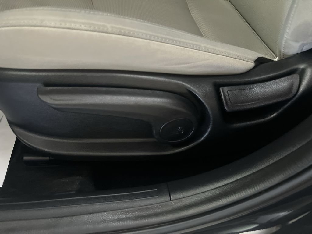 Used 2023 Black Kia LXS image 16