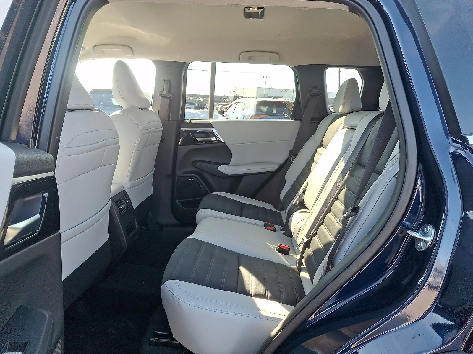 New 2026 Blue Mitsubishi SE image 9