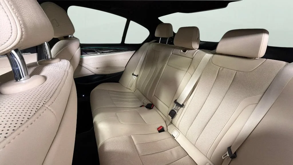 Used 2021 White BMW 530i image 25