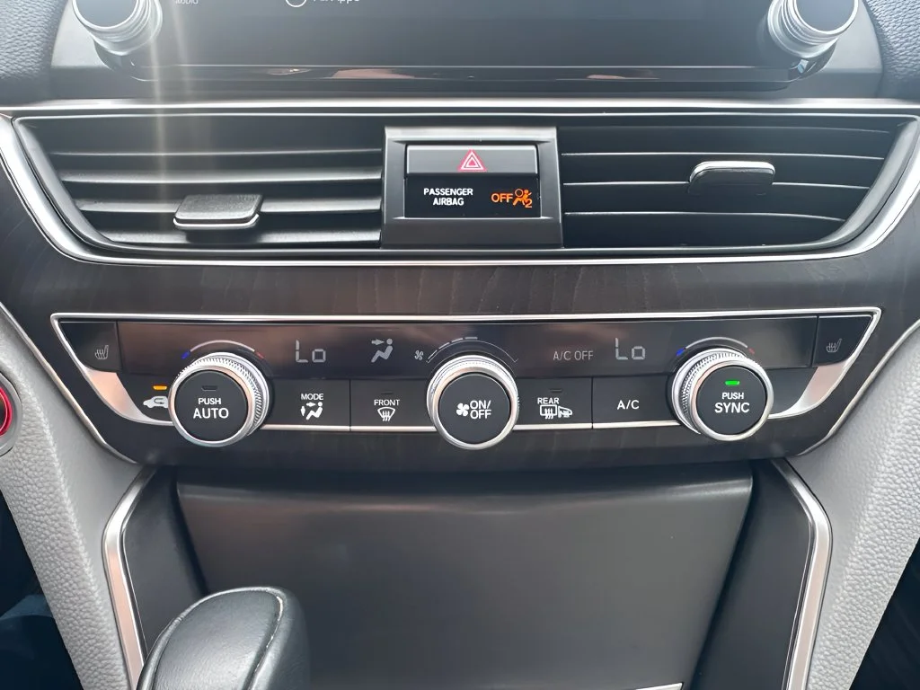 Used 2019 Silver Honda EX-L image 20