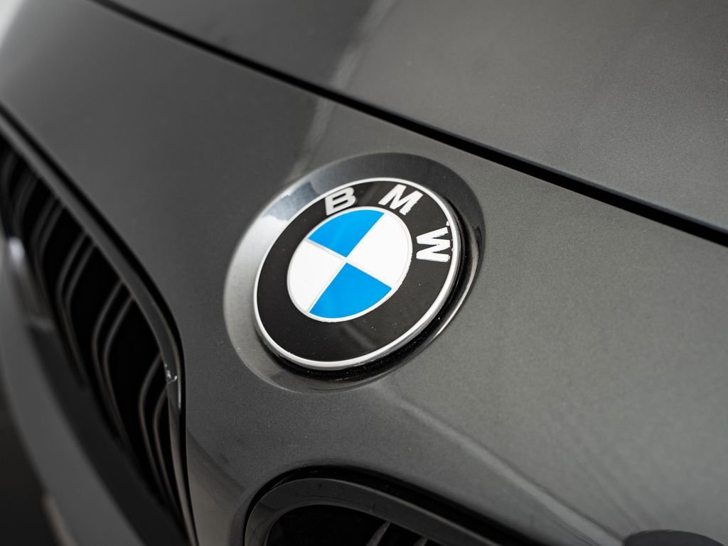 Used 2018 Mineral Gray Metallic BMW  image 3
