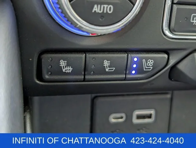 Used 2022 Black GMC SLT image 16