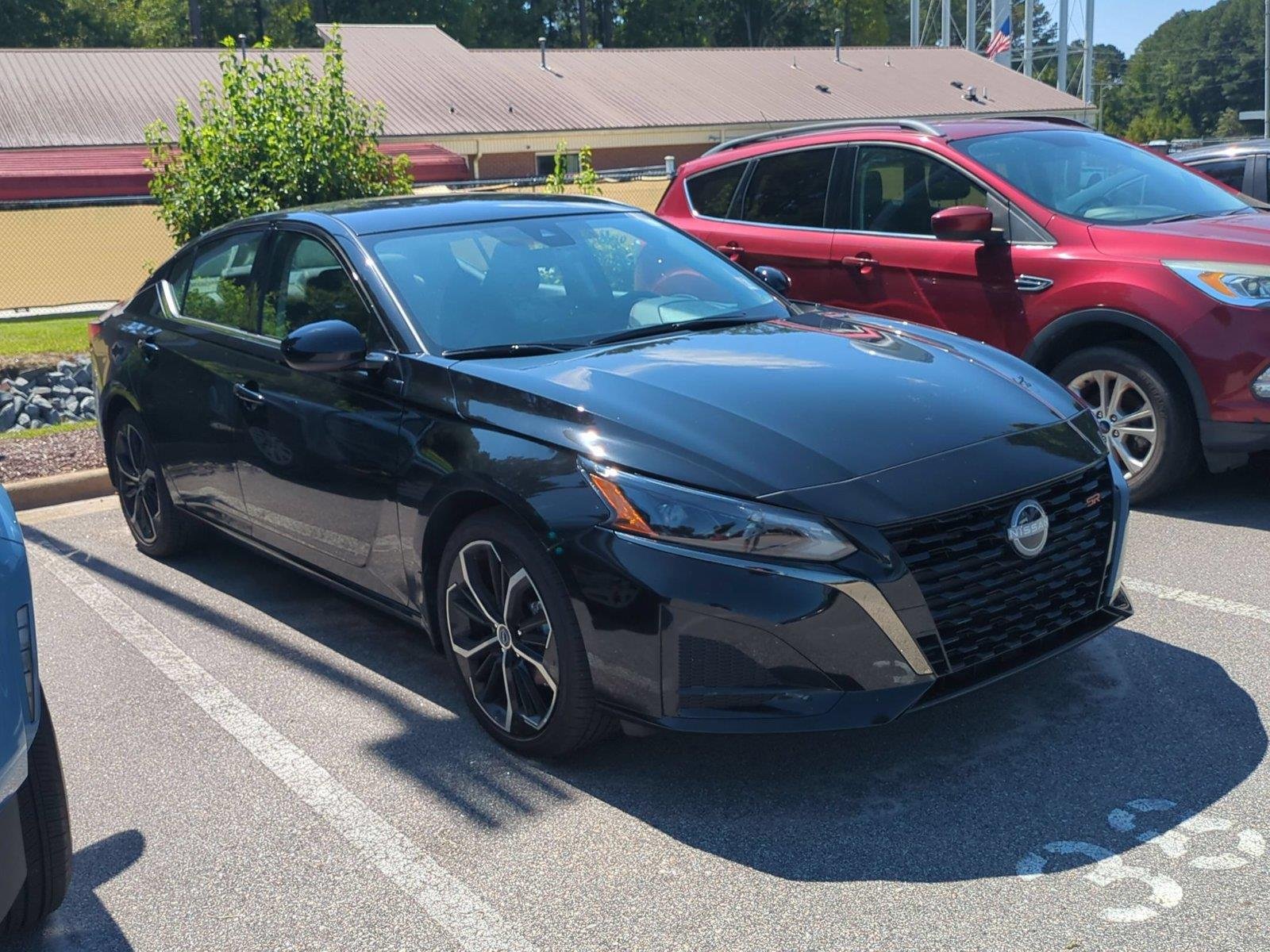 Used 2025 Super Black Nissan SR image 3