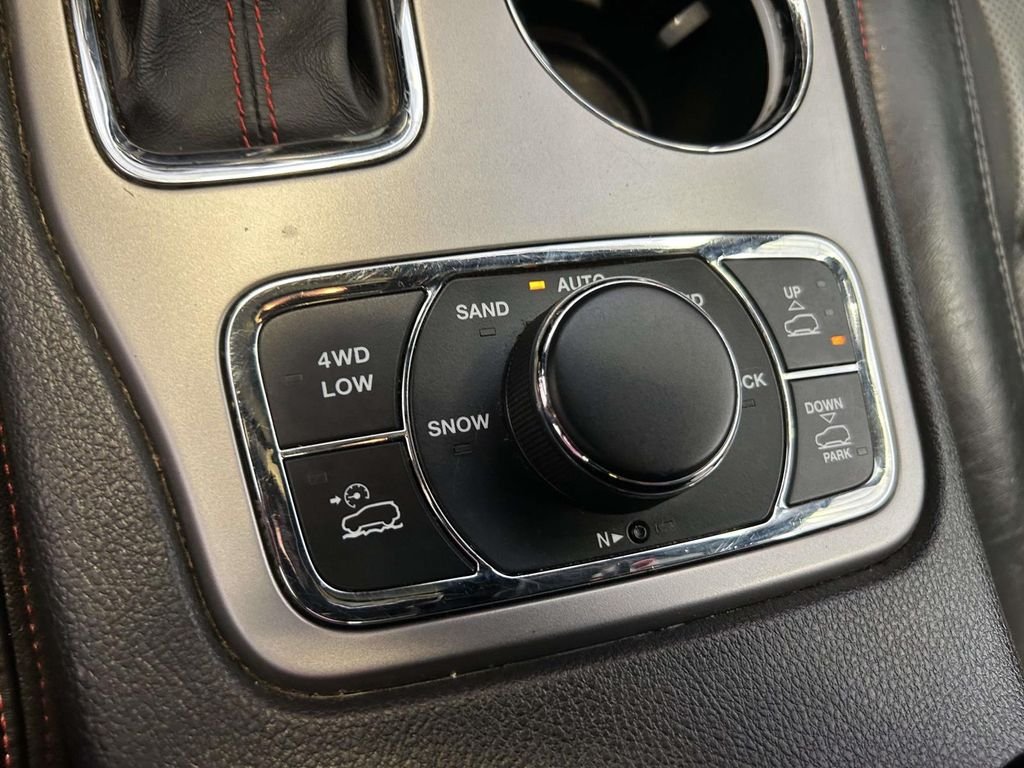 Used 2018 White Jeep Trailhawk image 26