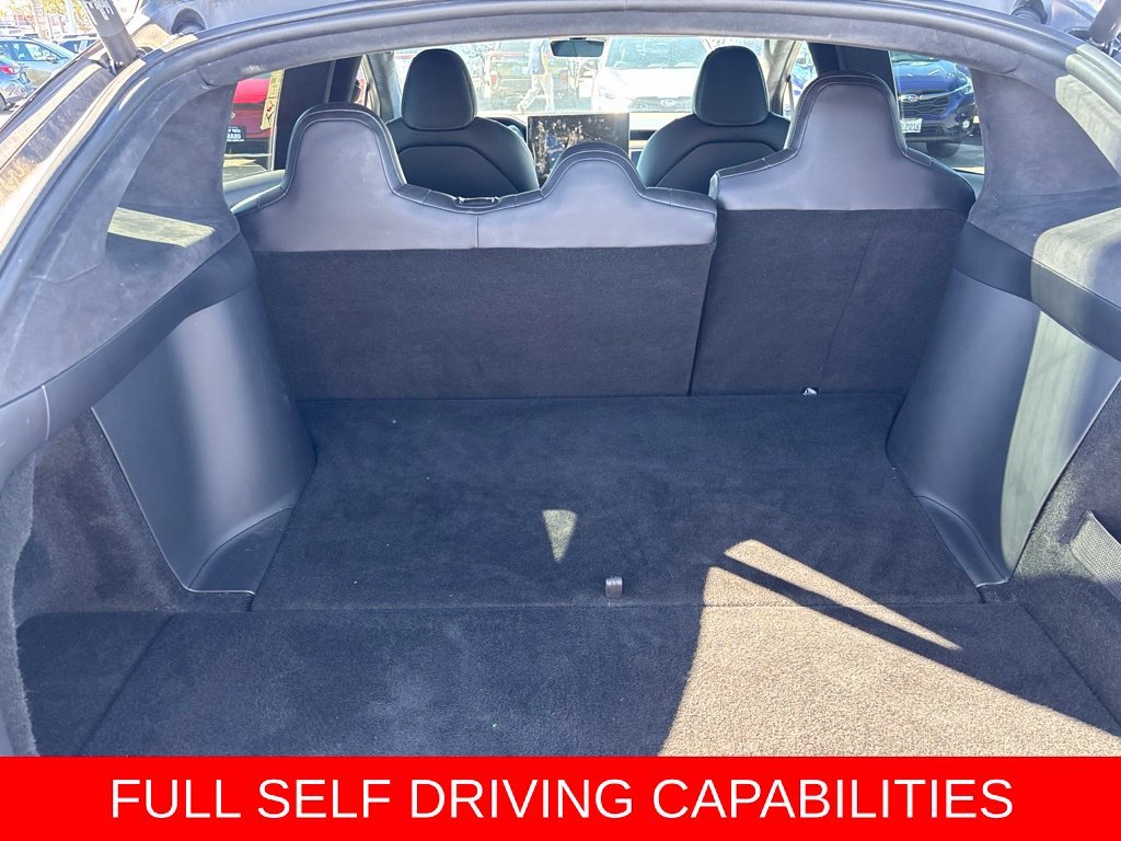 Used 2023  Tesla Standard Range image 18