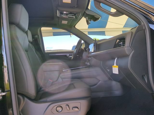 2026 Chevrolet Suburban Z71 - Photo 35