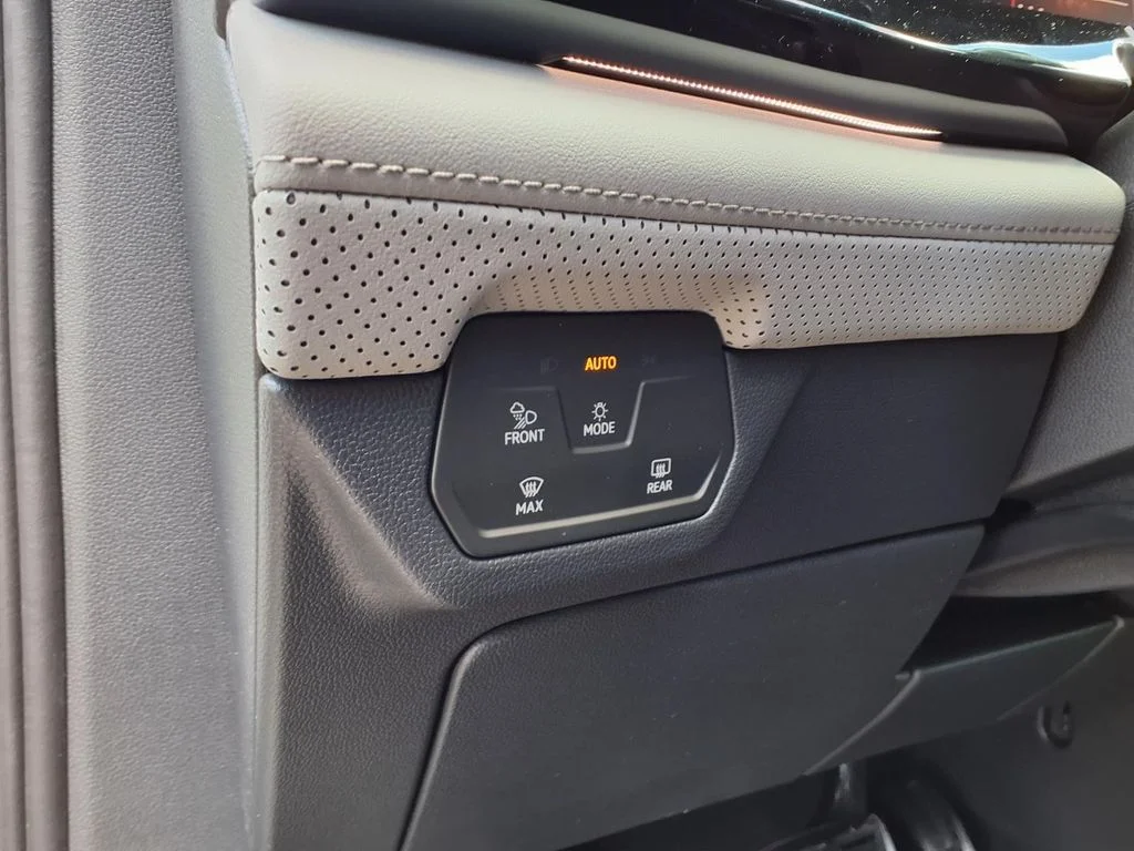 New 2026 Opal White Pearl Volkswagen Peak Edition image 9