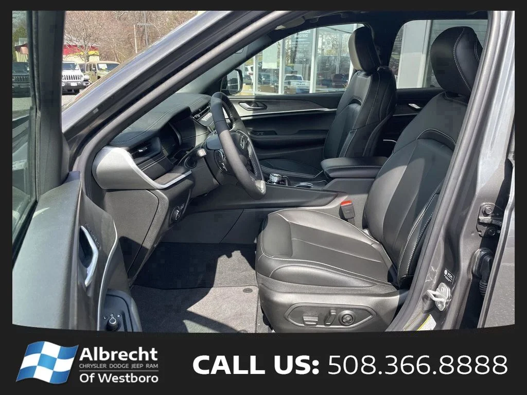 New 2026 Baltic Gray Metallic Clear-Coat Exterior Paint Jeep Limited image 10
