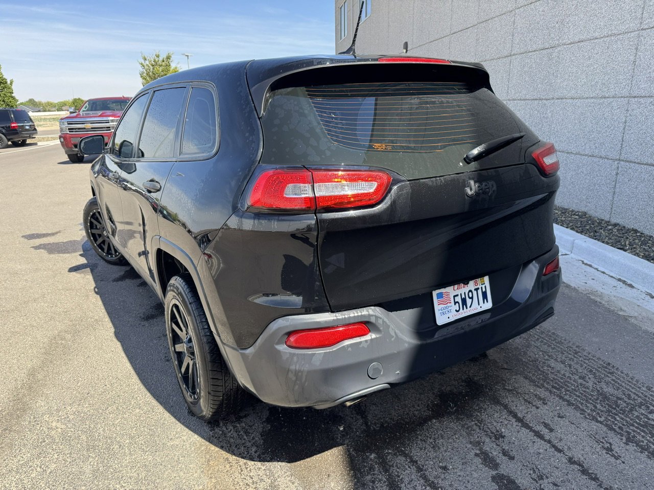 Used 2017 Diamond Black Crystal Pearlcoat Jeep Sport image 5