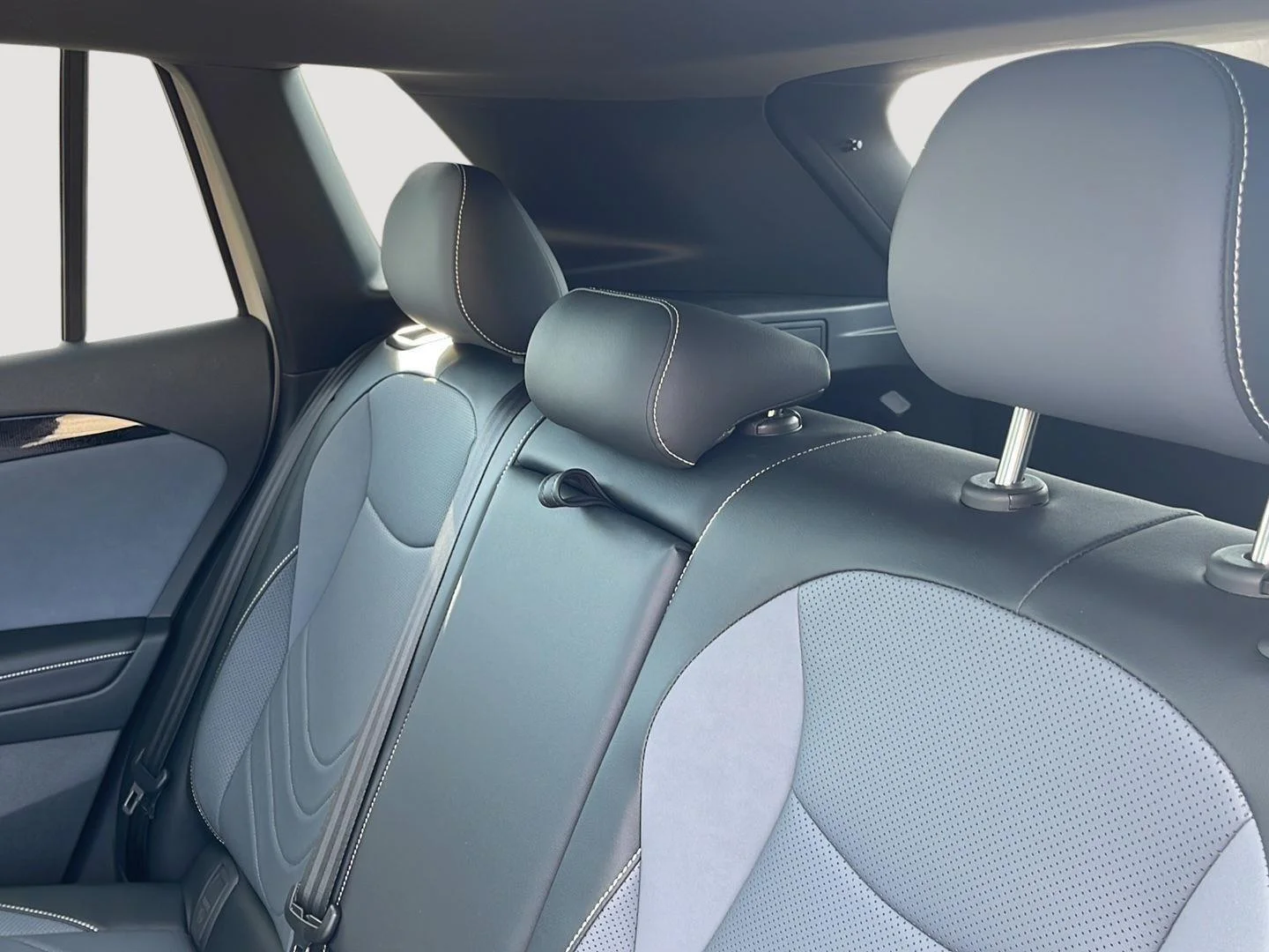 New 2026 Sandstone w/Deep Black Roof Volkswagen SE R-Line Black image 10