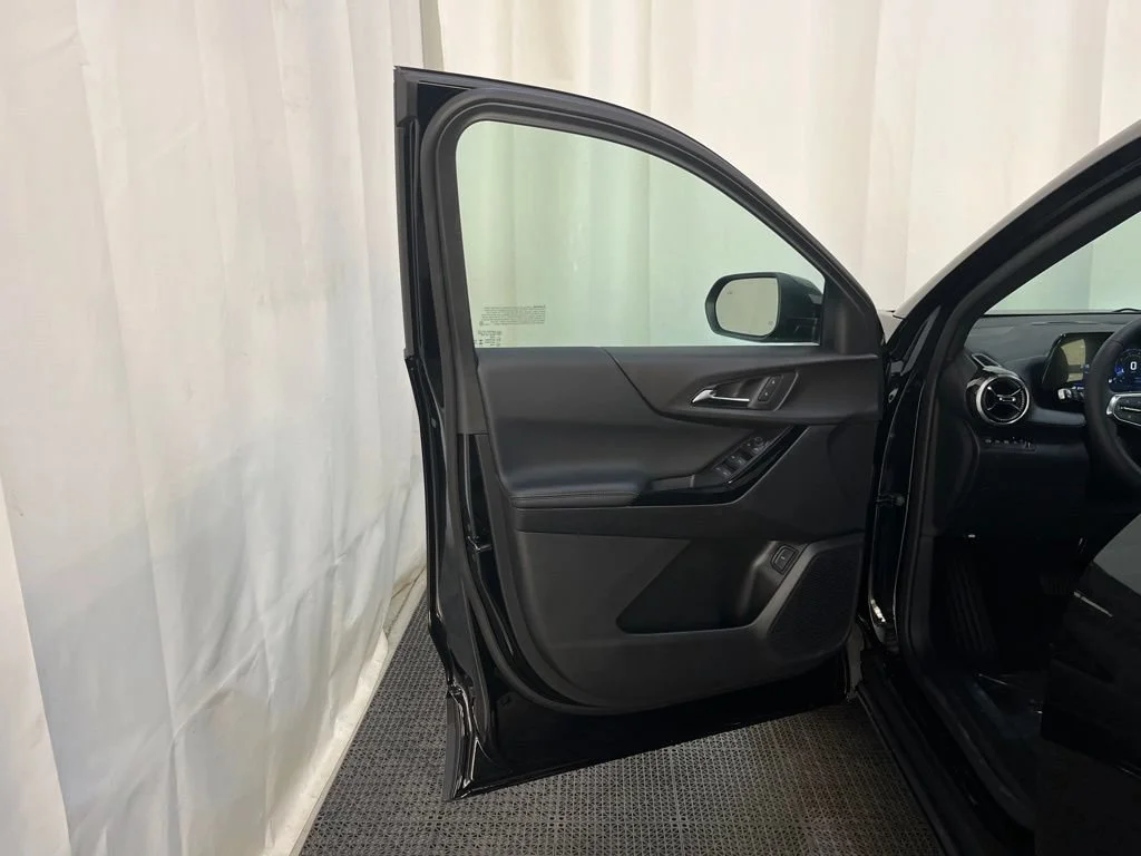 New 2027 Mosaic Black Metallic Chevrolet LT image 16