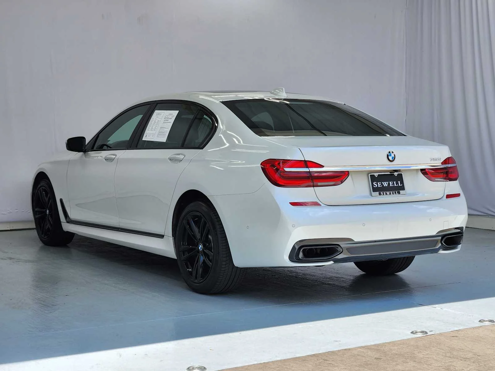 Used 2018 MINERAL WHITE BMW 750i image 5