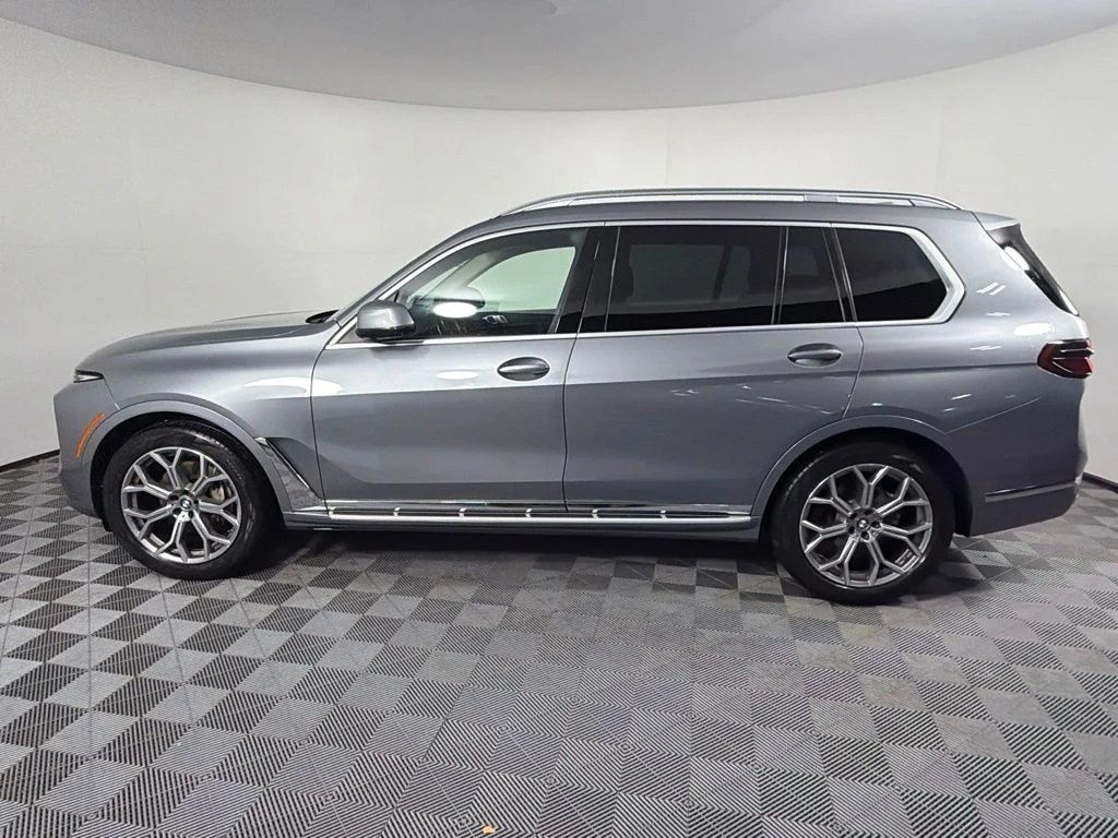 Used 2025 Gray BMW xDrive40i image 8