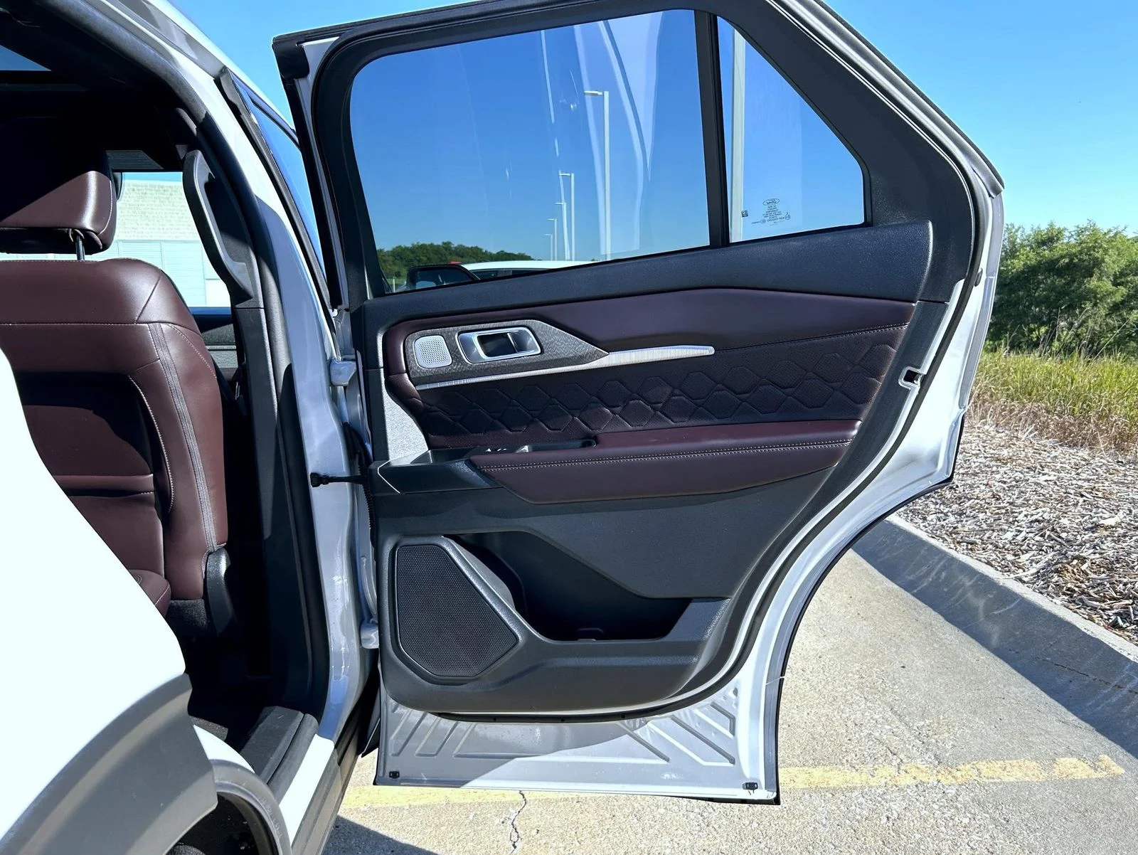 Used 2025 White Ford Platinum image 17