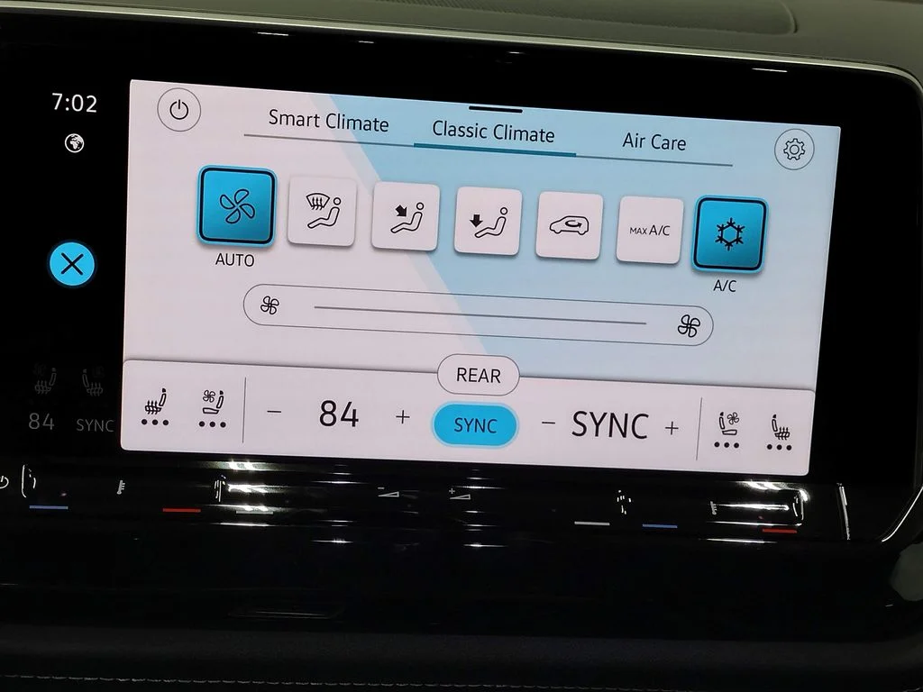New 2026 Black Volkswagen 2.0T SE w/Technology image 33