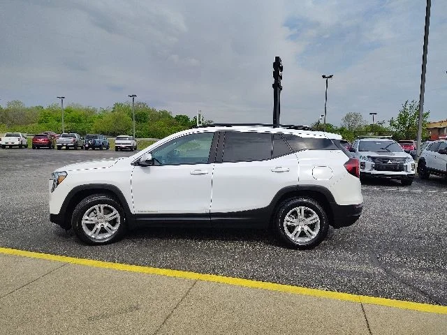 Used 2023 White GMC SLE image 4