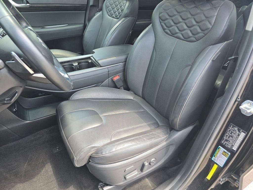 Used 2022 Abyss Black Pearl Hyundai Limited image 6