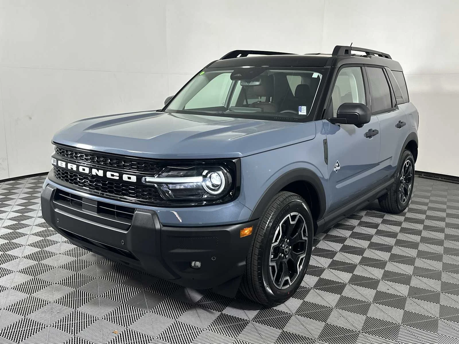 New 2026 Azure Gray Metallic Tri-Coat Ford Outer Banks image 3