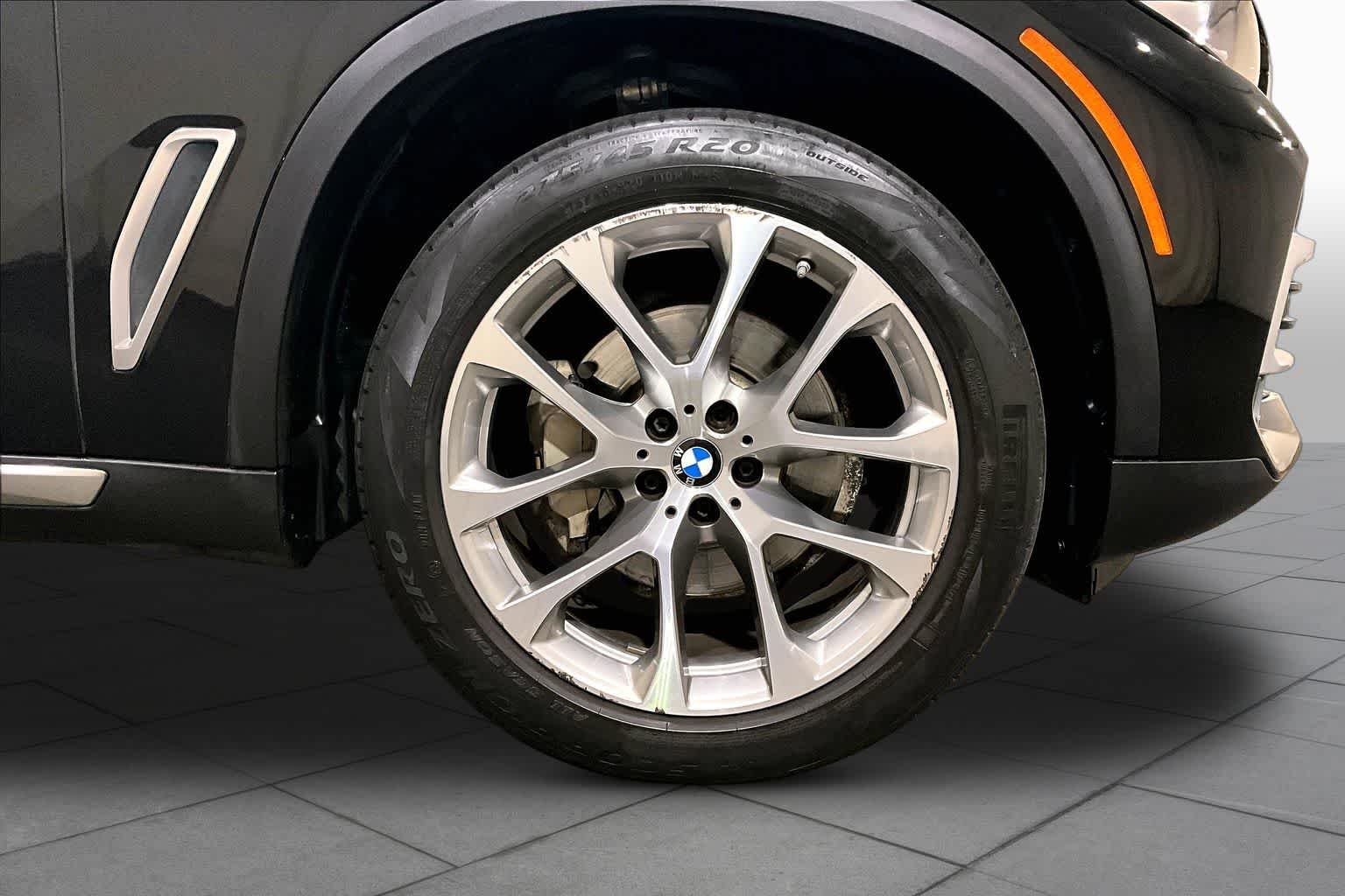 Used 2022 Jet Black BMW xDrive40i image 10