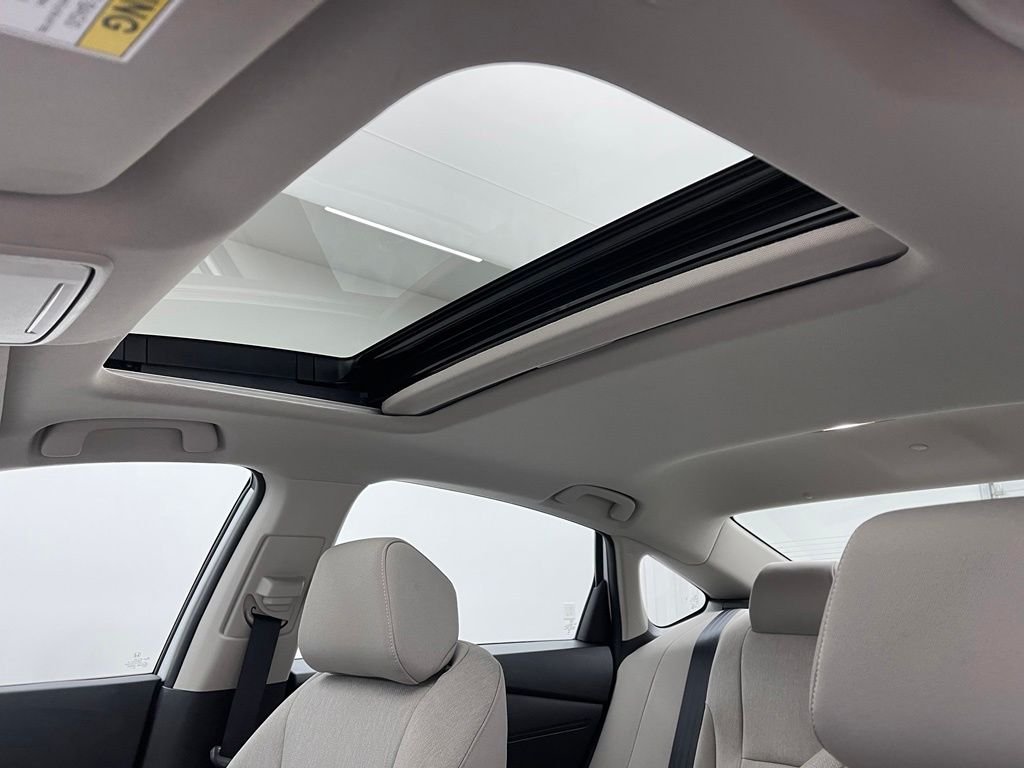 Used 2024 White Honda EX image 5